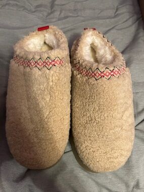 Cozy Sherpa Slip-On Women’s Slippers - Beige